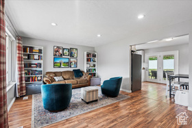 Photo 2 for 446 Robins Ave