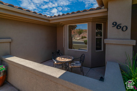 Photo 2 for 960 N Catalpa Dr
