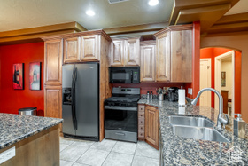Photo 6 for 960 N Catalpa Dr