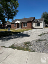 Photo 2 for 1145 S Navajo St