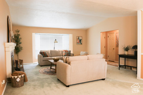 Photo 4 for 1460 E Vintry Cir
