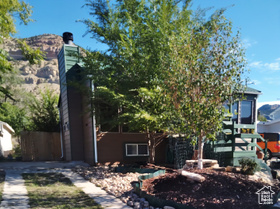 Photo 2 for 429 Edgehill Dr