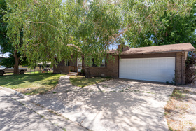 Photo 3 for 481 W Oak Crest Dr