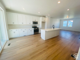 Photo 4 for 11777 S Leander Dr