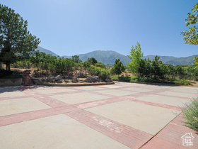 Photo 3 for 321 E Bardsley Way
