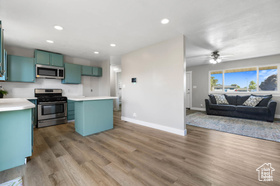 Photo 4 for 271 S Barratt Cir