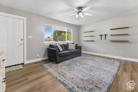 Photo 3 for 271 S Barratt Cir