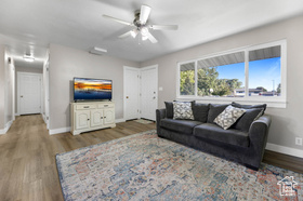 Photo 2 for 271 S Barratt Cir
