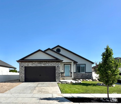 Photo 1 for 2408 E Maple Dr