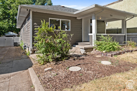 Photo 3 for 726 E 29th