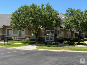 Photo 3 for 1616 W Vivante Way #A3