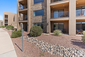 Photo 4 for 5160 W Villas North Dr #6-102
