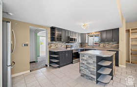Photo 3 for 302 Odell Ln