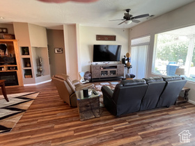 Photo 2 for 1042 W Hillview Dr