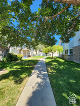 Photo 4 for 3907 W Rockwood Way  #B