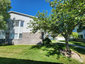 Photo 3 for 3907 W Rockwood Way  #B