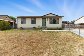 Photo 2 for 447 Salton St