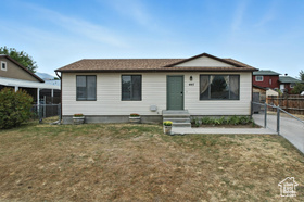 Photo 3 for 447 Salton St