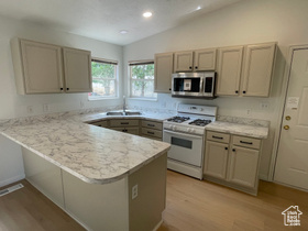 Photo 4 for 300 E Magellan Ln