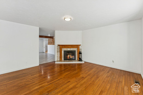 Photo 3 for 203 E Kristin Dr