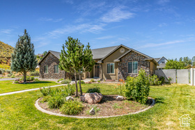 Photo 3 for 192 S Finch Cir
