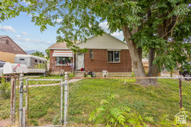Photo 3 for 2880 S Merton Way