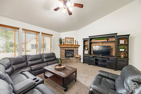 Photo 3 for 879 S Crescent Dr