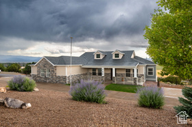 Photo 3 for 758 S Panorama Dr