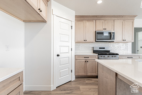Photo 4 for 913 N Banner Dr #610