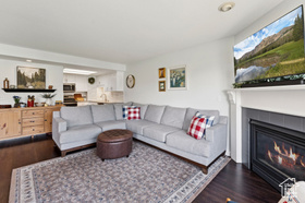 Photo 2 for 984 Uri Ln #2