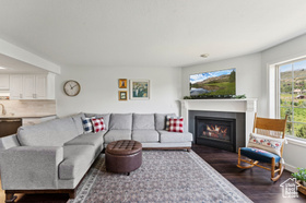 Photo 3 for 984 Uri Ln #2