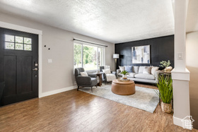 Photo 2 for 33 W Wicker Ln