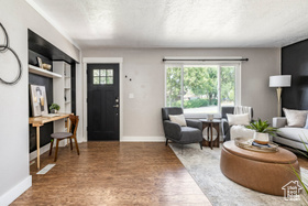 Photo 6 for 33 W Wicker Ln