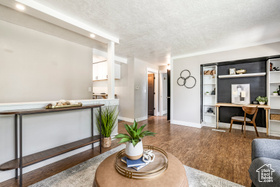 Photo 5 for 33 W Wicker Ln