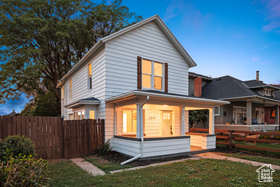 Photo 2 for 2541 Fowler Ave