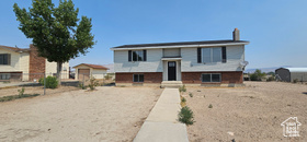 Photo 2 for 670 W Pirate Ave