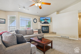 Photo 6 for 340 W Wrathall Ln