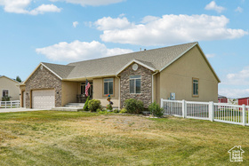 Photo 3 for 340 W Wrathall Ln