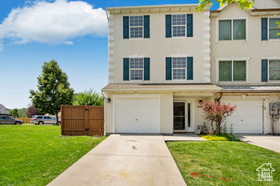 Photo 2 for 450 W Argyll Ct