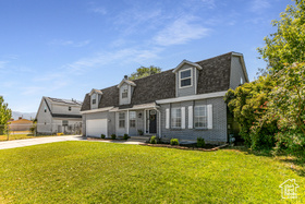Photo 3 for 2063 W Chateau Ave