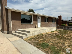 Photo 5 for 5032 W Highwood Dr