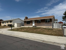Photo 6 for 5032 W Highwood Dr