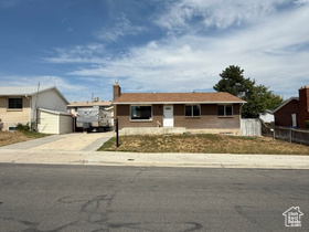 Photo 2 for 5032 W Highwood Dr
