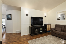 Photo 6 for 2142 E Fall St