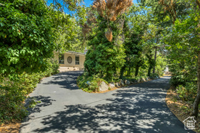 Photo 3 for 2342 E Combe Rd