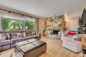 Photo 5 for 2342 E Combe Rd