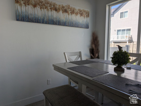 Photo 5 for 1076 N Freeman Dr