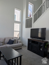 Photo 3 for 1076 N Freeman Dr