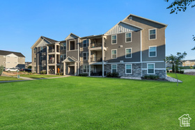 Photo 3 for 1834 W Newcastle Ln #E204
