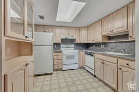 Photo 3 for 1460 E Highland Cove Ln #223